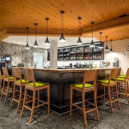 Alpina Hotel 3*